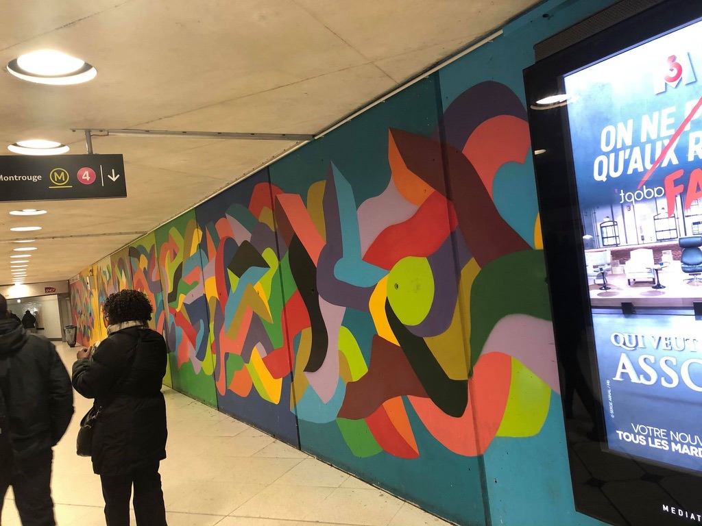 Perspective view along Kool Koor’s 35 metre mural at Gare du Nord, Paris